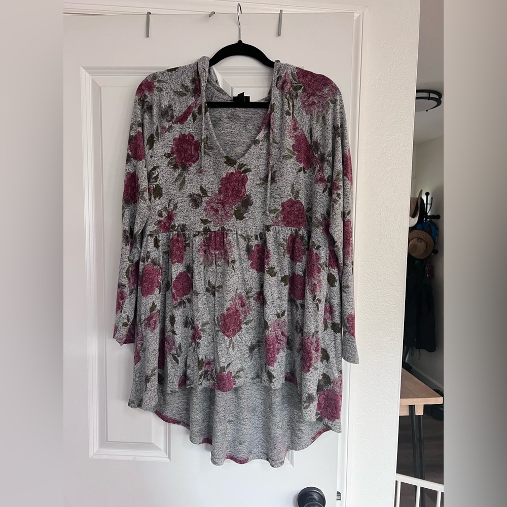 💥3/$50 Torrid Gray Floral Hoodie Tunic Super Soft w Mauve Roses | Babydoll Top